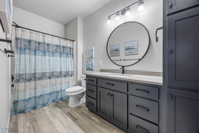 2865 Mcleod Drive E, West Fargo, ND 58078