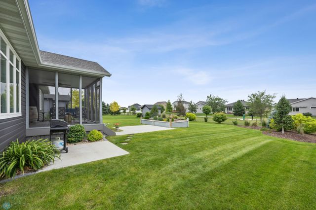 2865 Mcleod Drive E, West Fargo, ND 58078