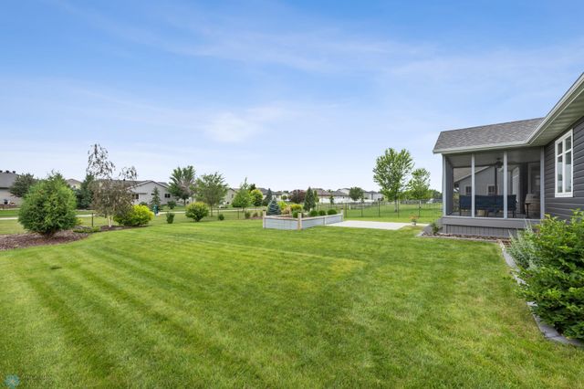 2865 Mcleod Drive E, West Fargo, ND 58078