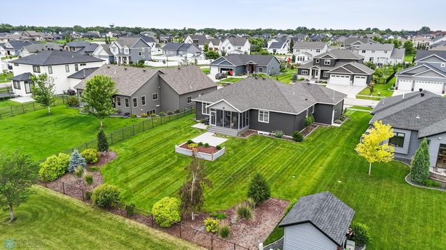2865 Mcleod Drive E, West Fargo, ND 58078