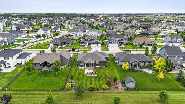2865 Mcleod Drive E, West Fargo, ND 58078