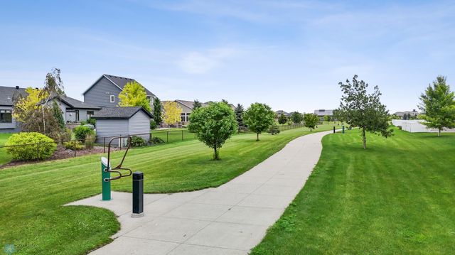 2865 Mcleod Drive E, West Fargo, ND 58078