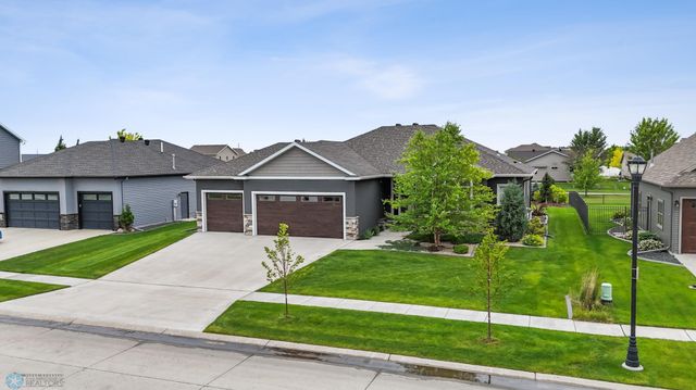 2865 Mcleod Drive E, West Fargo, ND 58078