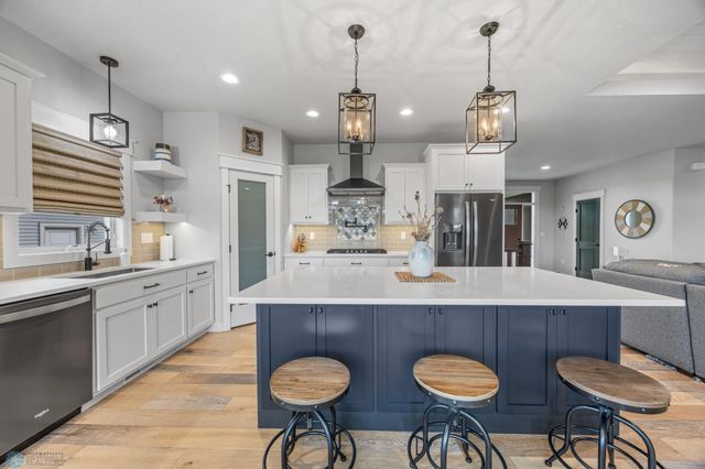2865 Mcleod Drive E, West Fargo, ND 58078