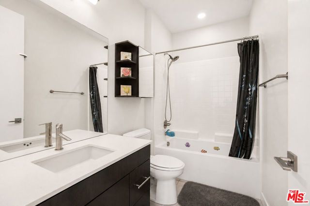 2700 E Chaucer Street 30, Los Angeles, CA 90065