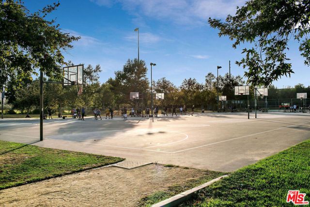 2700 E Chaucer Street 30, Los Angeles, CA 90065