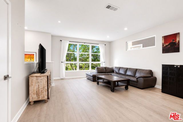 2700 E Chaucer Street 30, Los Angeles, CA 90065