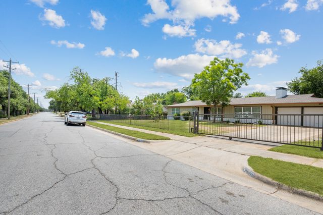 2320 N Edgewood Terrace, Fort Worth, TX 76103
