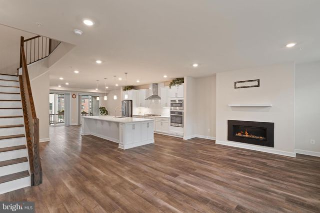 43467 GRANDMOORE ST, Ashburn, VA 20148