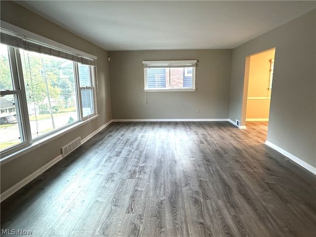1598 Kingsley Avenue, Akron, OH 44313