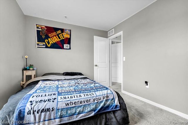 302 Shari Street, Pontiac, MI 48341