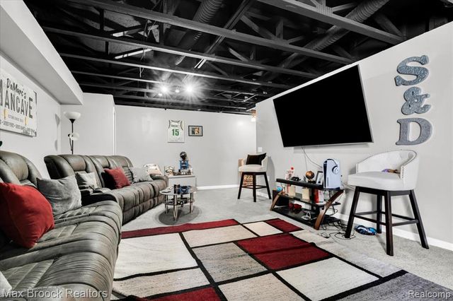 302 Shari Street, Pontiac, MI 48341