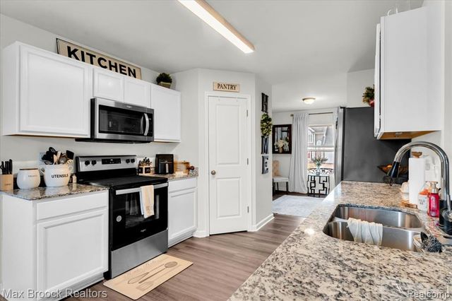 302 Shari Street, Pontiac, MI 48341