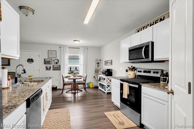 302 Shari Street, Pontiac, MI 48341