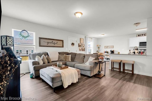 302 Shari Street, Pontiac, MI 48341