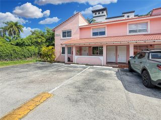 8035 Lake Dr 205, Doral, FL 33166