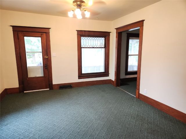 594 W Washington Street, Marengo, IA 52301