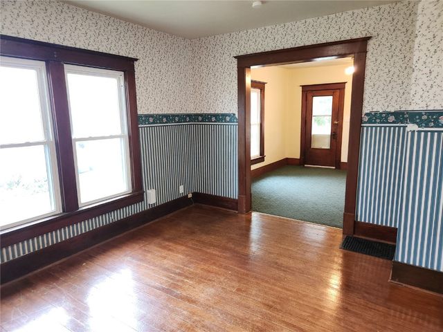 594 W Washington Street, Marengo, IA 52301