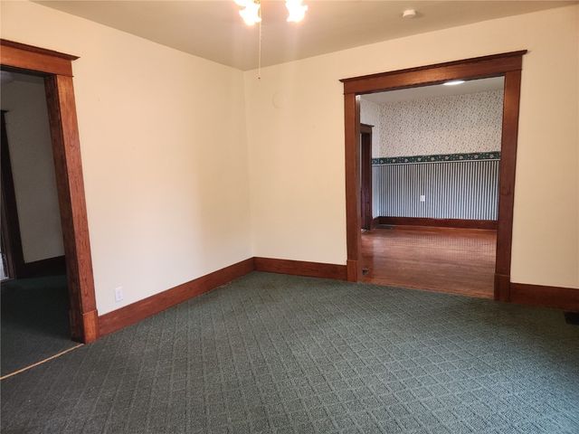 594 W Washington Street, Marengo, IA 52301