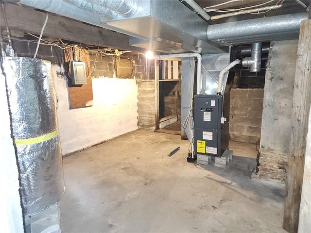 594 W Washington Street, Marengo, IA 52301