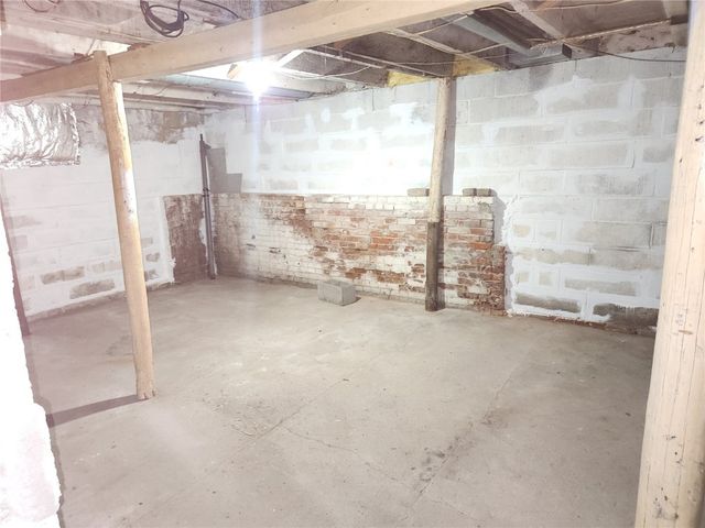 594 W Washington Street, Marengo, IA 52301