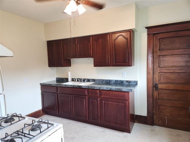 594 W Washington Street, Marengo, IA 52301