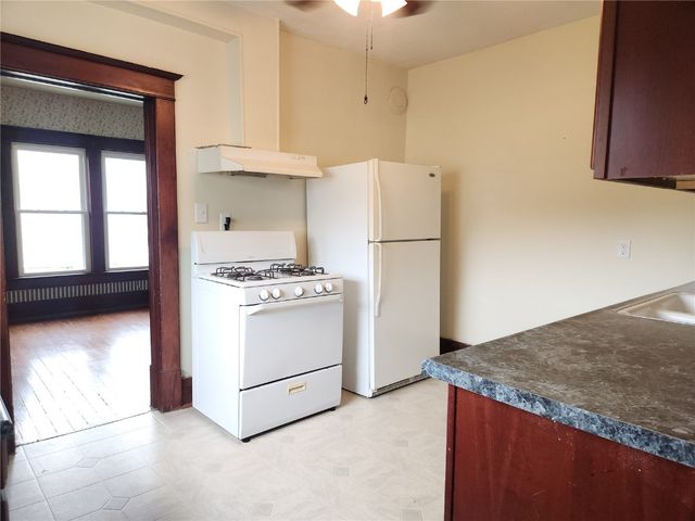 594 W Washington Street, Marengo, IA 52301