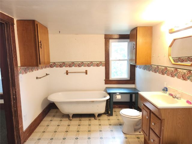 594 W Washington Street, Marengo, IA 52301