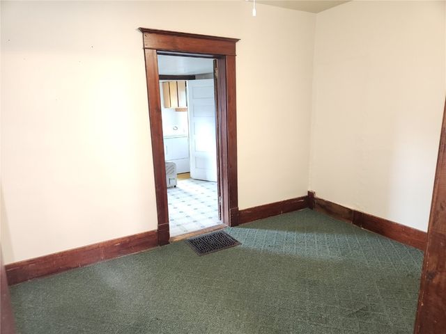 594 W Washington Street, Marengo, IA 52301