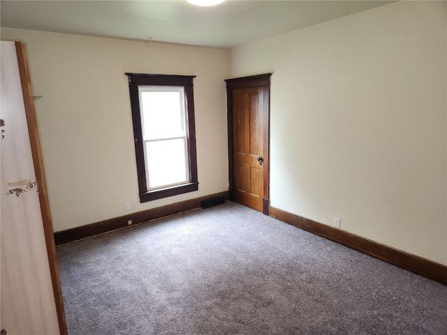 594 W Washington Street, Marengo, IA 52301