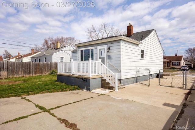 17150 Matthews Street, Riverview, MI 48193