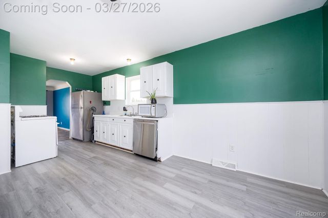 17150 Matthews Street, Riverview, MI 48193