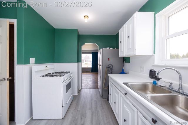 17150 Matthews Street, Riverview, MI 48193