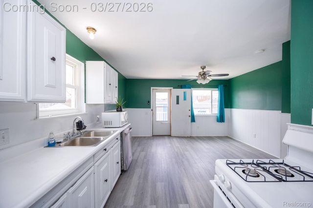 17150 Matthews Street, Riverview, MI 48193