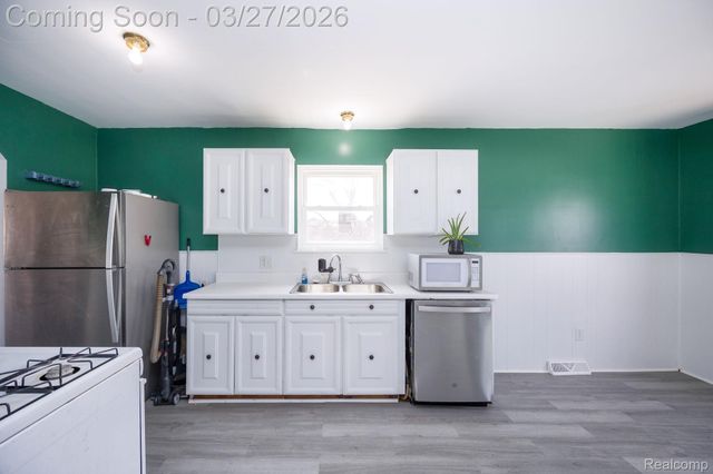 17150 Matthews Street, Riverview, MI 48193