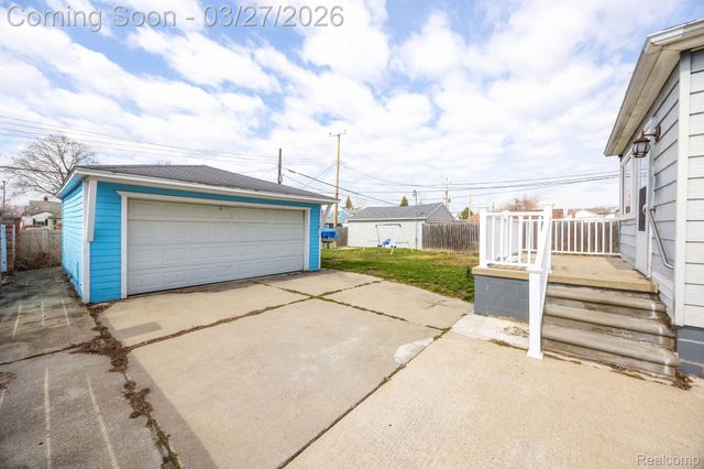 17150 Matthews Street, Riverview, MI 48193