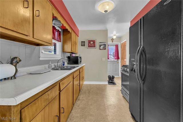 856 Salem Avenue, Elyria, OH 44035