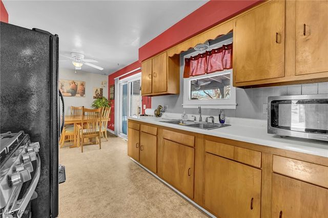 856 Salem Avenue, Elyria, OH 44035