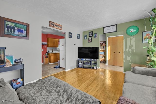 856 Salem Avenue, Elyria, OH 44035