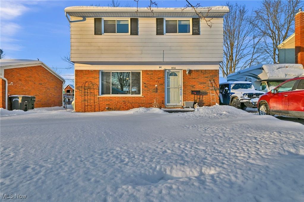 856 Salem Avenue, Elyria, OH 44035