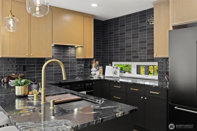 5027 SW Waite Street, Seattle, WA 98116