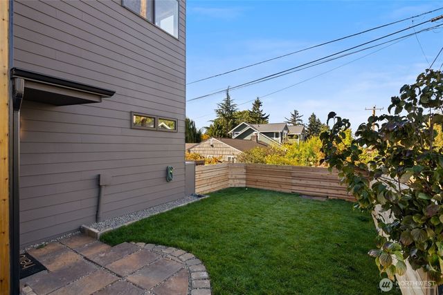 5027 SW Waite Street, Seattle, WA 98116