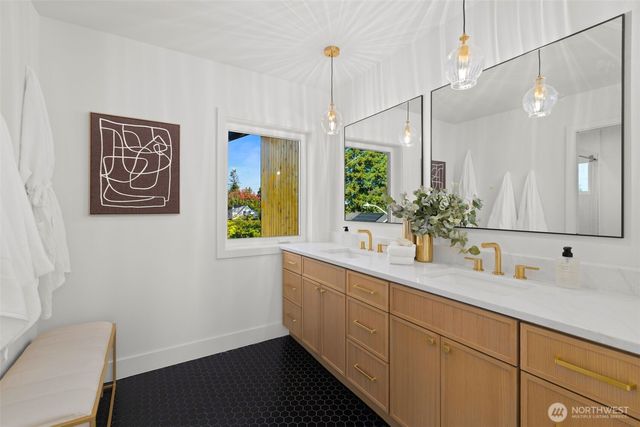 5027 SW Waite Street, Seattle, WA 98116