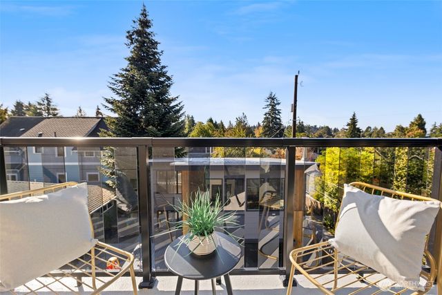 5027 SW Waite Street, Seattle, WA 98116