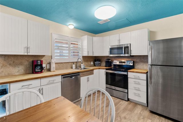 21216 Gulf Drive, Galveston, TX 77554