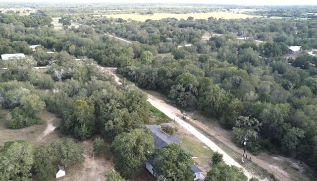 535 Paintbrush TRL, Lockhart, TX 78644