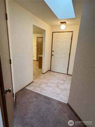 8220 Lake Forest Drive SE, Lacey, WA 98503