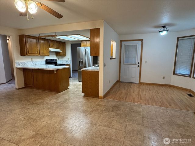 8220 Lake Forest Drive SE, Lacey, WA 98503