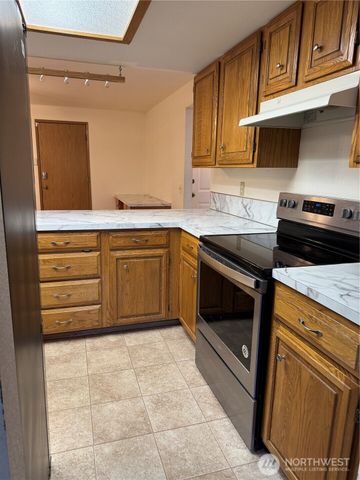 8220 Lake Forest Drive SE, Lacey, WA 98503