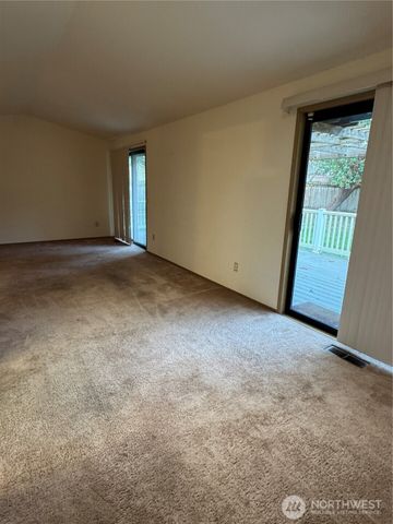 8220 Lake Forest Drive SE, Lacey, WA 98503